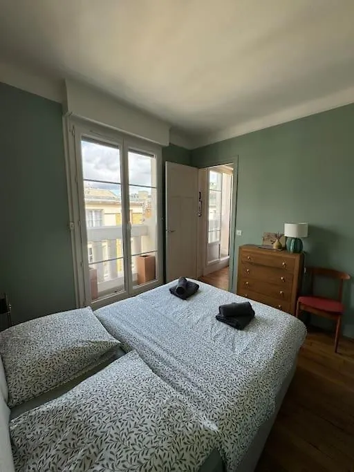 Apartment Charmant Appartement Parisien Vue Sur Tour Eiffel