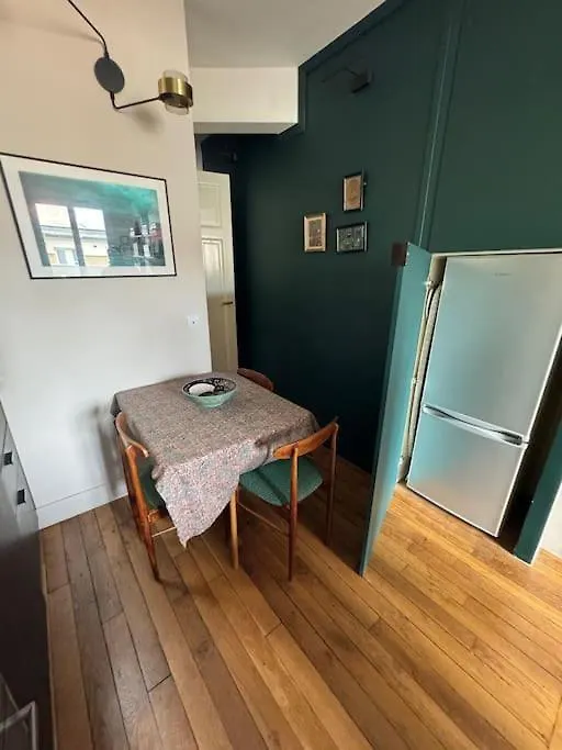 Charmant Appartement Parisien Vue Sur Tour Eiffel France