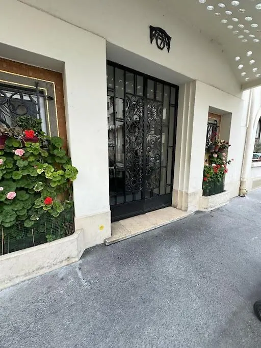 Διαμέρισμα Charmant Appartement Parisien Vue Sur Tour Eiffel